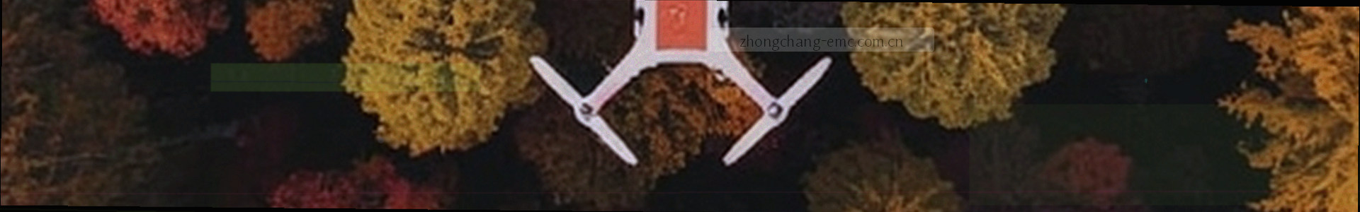 抽象几何线条与网格，体现规则感